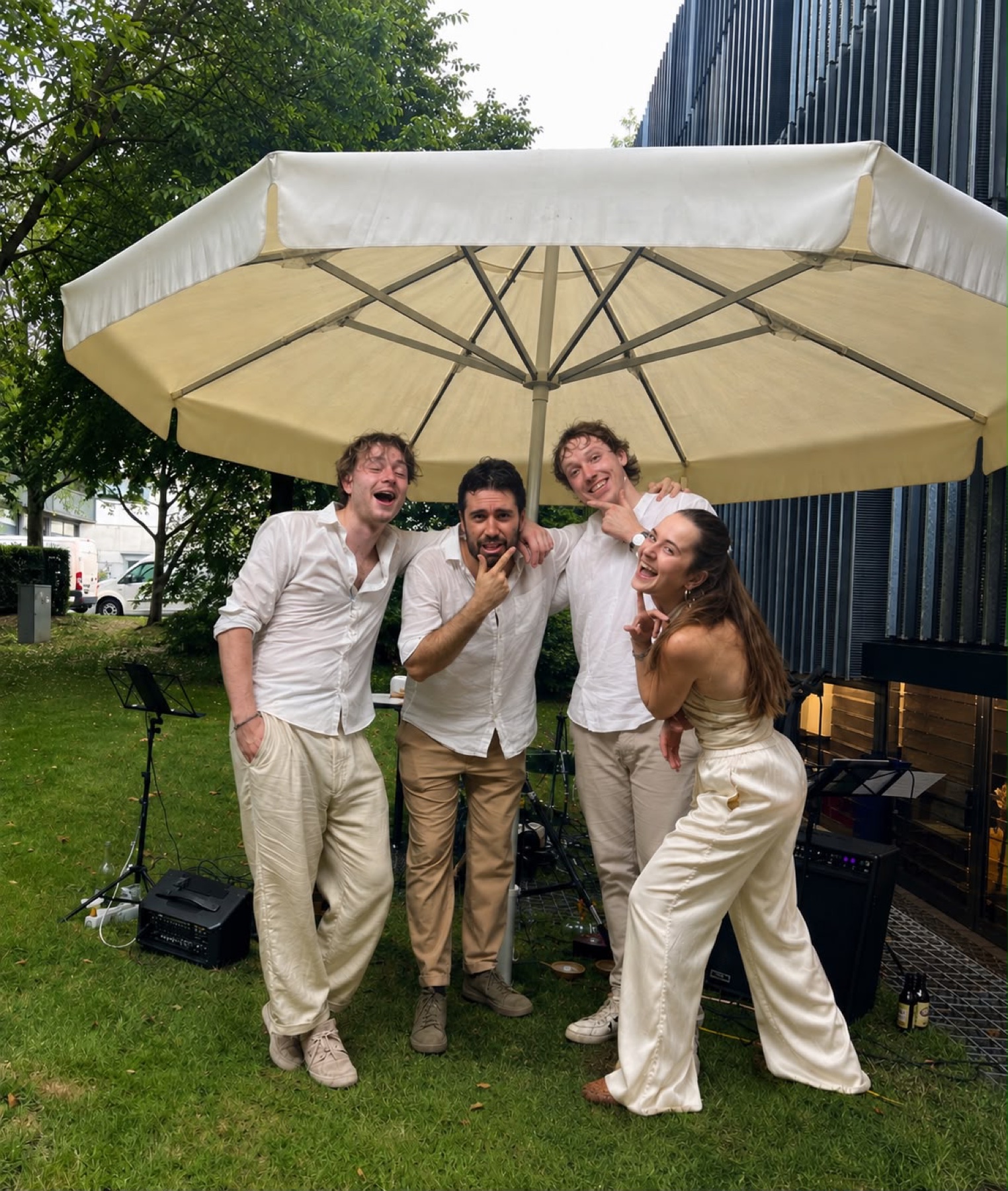 Marlene, Chris, Rafael und Paul von Banana Shrimp