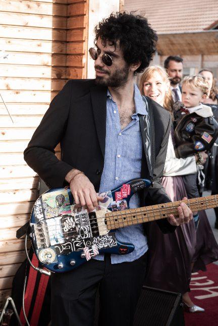 Rafael Belor spielt live Bass